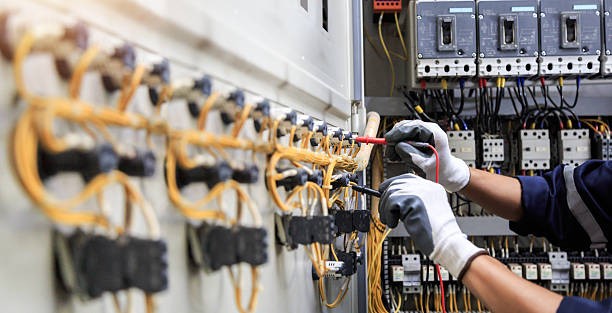 Professional Electrician technician working in Alturas, FL